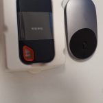 כונן SanDisk Extreme Portable SSD SDSSDE60-1T00 1TB בהשוואה לעכבר שיאומי קטן