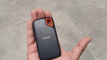 SanDisk Extreme Portable SSD SDSSDE60-1T00 1TB בתוך כף היד שלי